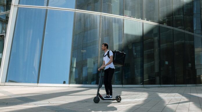 Trotinetele electrice, o alternativă pentru traficul aglomerat Trotinetele electrice, o alternativă pentru traficul aglomerat