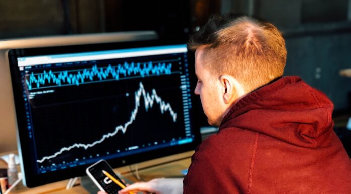 De ce ar trebui să începi să tranzacționezi criptomonede și cum să o faci corect