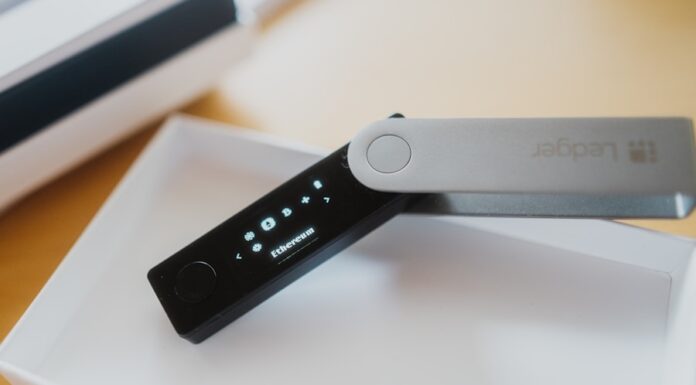 Beneficiile utilizării unui hard wallet pentru securizarea criptomonedelor tale